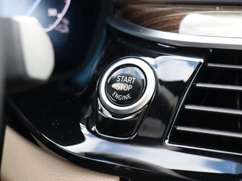 Certified 2023 BMW 530e w/ Convenience Package image 29