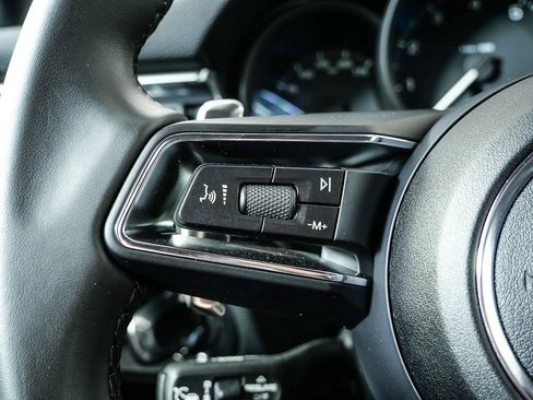 Certified 2025 Porsche Macan image 11