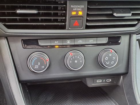 Used 2023 Volkswagen Jetta Sport image 10