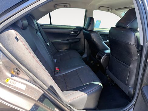 Used 2017 Toyota Camry SE image 18