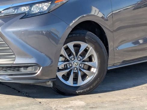 Used 2025 Toyota Sienna LE image 27