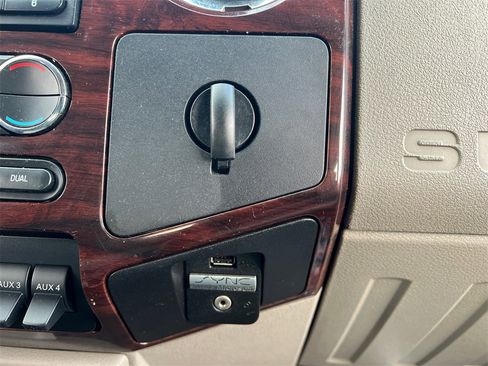 Used 2010 Ford F350 Lariat image 22