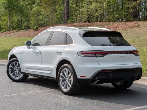 Certified 2025 Porsche Macan AWD/4WD image 3
