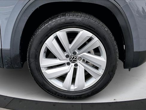 Used 2022 Volkswagen Atlas Cross Sport SE image 34