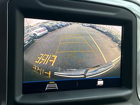 Used 2022 Chevrolet Silverado 2500 Custom w/ Custom Value Package image 17