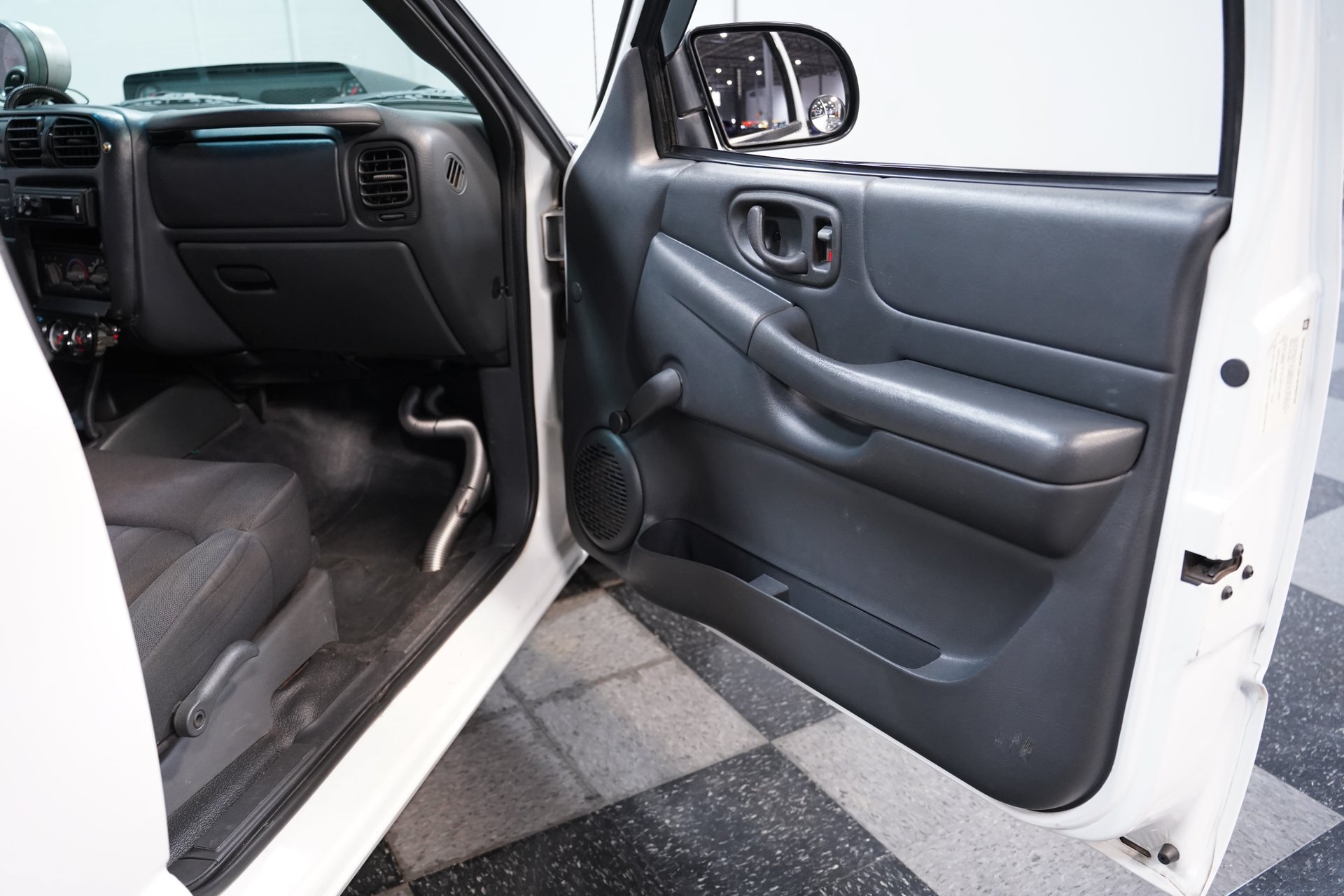 Used 2003 Chevrolet S10 Pickup 2WD Regular Cab image 37