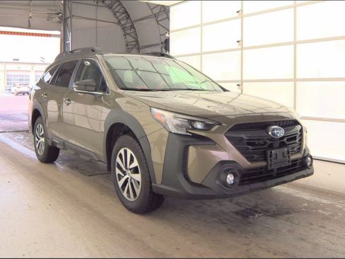 Used 2025 Subaru Outback Premium image 5