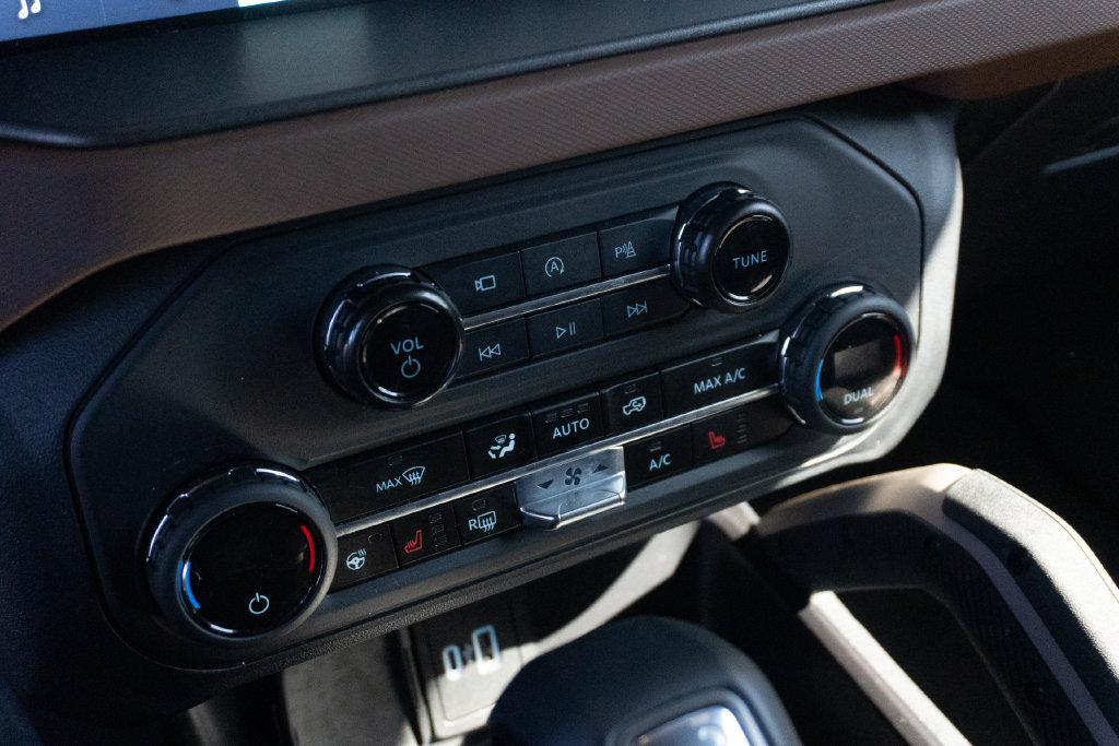 Used 2024 Ford Bronco Outer Banks AWD/4WD image 32