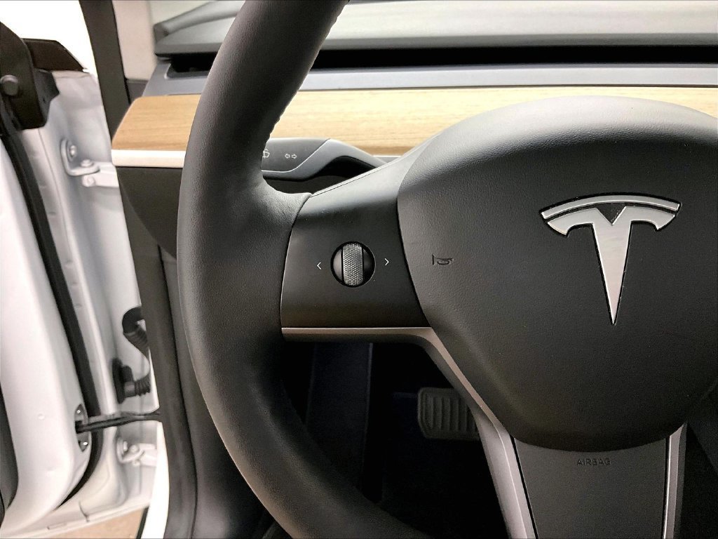 Used 2021 Tesla Model Y Long Range AWD/4WD image 11
