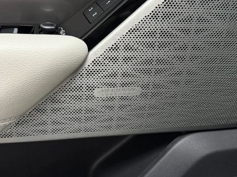 Used 2018 Land Rover Range Rover Velar R-Dynamic SE image 37