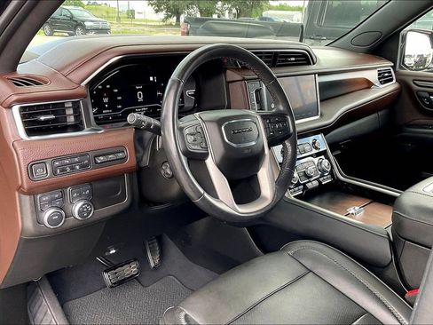 Used 2022 GMC Yukon XL Denali AWD/4WD image 14