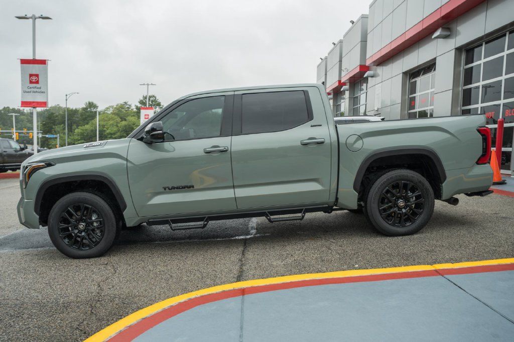 Used 2025 Toyota Tundra Limited AWD/4WD image 4