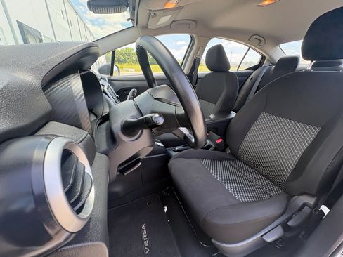 Used 2022 Nissan Versa S FWD image 10