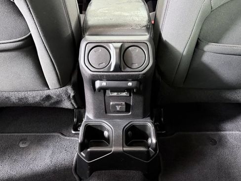 Used 2019 Jeep Wrangler Unlimited Sahara w/ Dual Top Group AWD/4WD image 29