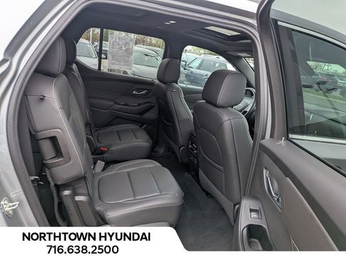 Used 2023 Chevrolet Traverse LT w/ LT Premium Package AWD/4WD image 41