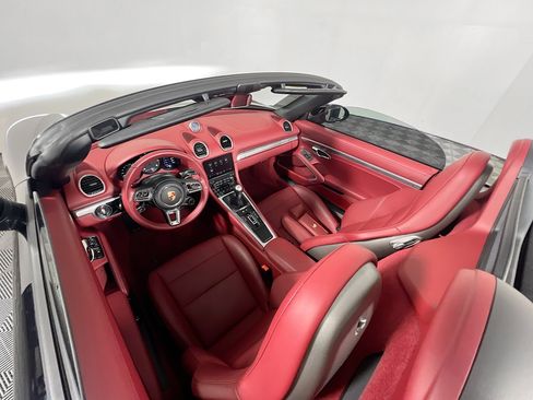 Used 2024 Porsche 718 Boxster RWD image 41