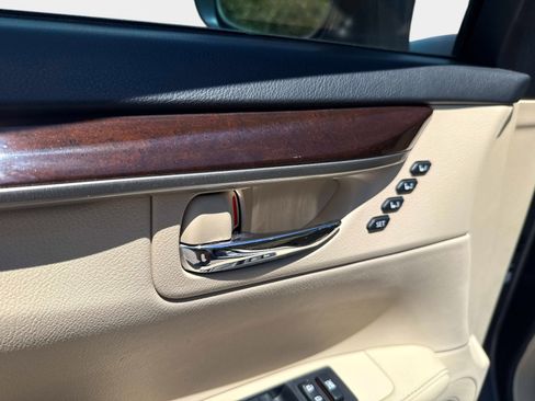 Used 2013 Lexus ES 350 w/ Luxury Pkg FWD image 16