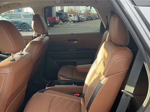 Used 2023 Nissan Pathfinder Platinum image 14