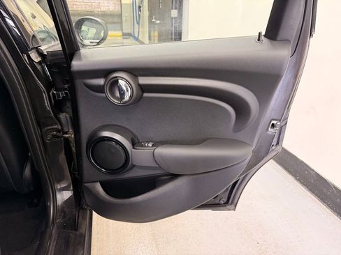 Used 2022 MINI Cooper 4-Door Hardtop w/ Storage Package FWD image 25