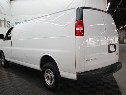 Used 2023 GMC Savana 2500 Extended RWD image 4