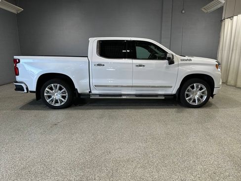 Certified 2025 Chevrolet Silverado 1500 High Country w/ Technology Package AWD/4WD image 2