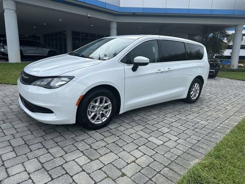 Used 2023 Chrysler Voyager LX FWD image 21
