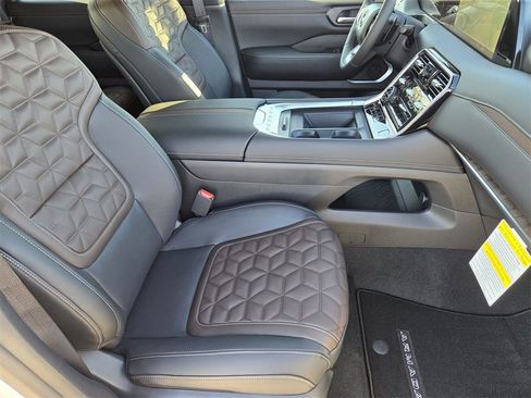 New 2026 Nissan Armada Platinum image 12