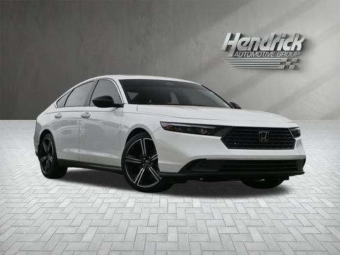 Used 2023 Honda Accord Sport image 2