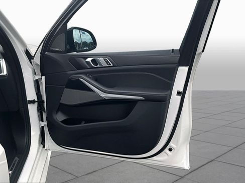 Certified 2025 BMW X5 sDrive40i w/ M Sport Package RWD image 24