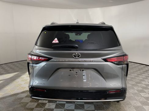 New 2026 Toyota Sienna Platinum image 7
