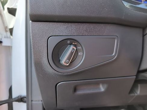 Used 2023 Volkswagen Tiguan SE image 21