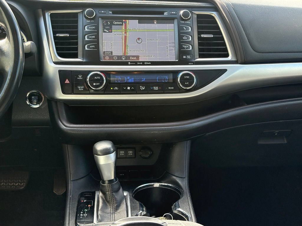 Used 2017 Toyota Highlander XLE w/ Carpet Mat Package FWD image 13