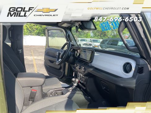 Used 2024 Jeep Wrangler Unlimited Sahara AWD/4WD image 30