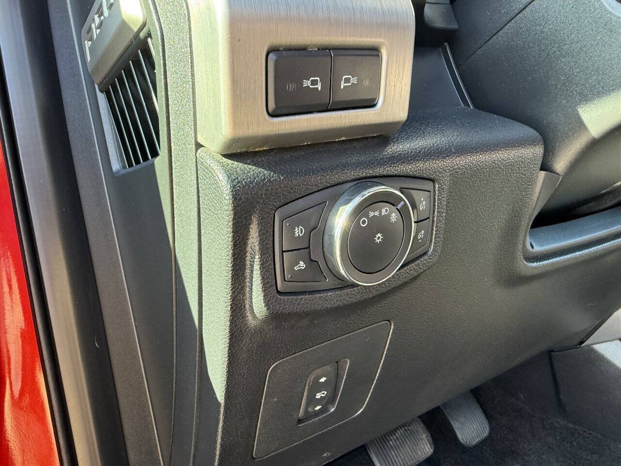 Used 2016 Ford F150 Platinum w/ Equipment Group 701A Luxury AWD/4WD image 26