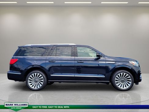 Used 2021 Lincoln Navigator L Reserve w/ Luxury Package AWD/4WD image 2