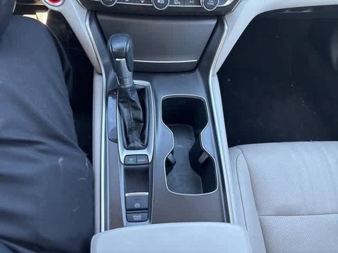 Used 2018 Honda Accord Touring image 19
