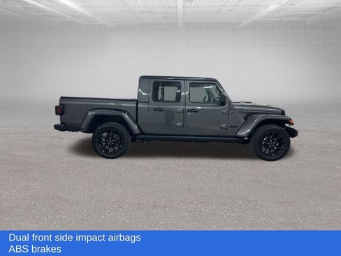 Used 2025 Jeep Gladiator Sport image 14