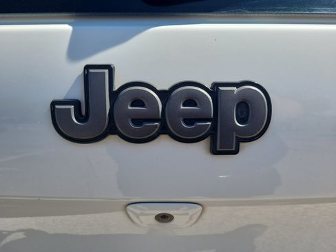 Used 2015 Jeep Cherokee Trailhawk AWD/4WD image 26