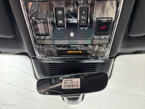 New 2025 Land Rover Range Rover SE image 12