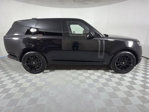 Certified 2025 Land Rover Range Rover SE image 6