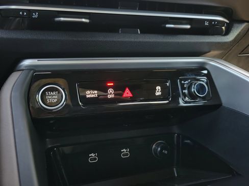 Used 2025 Audi Q5 Premium Plus w/ Premium Plus image 26