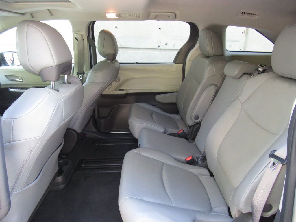 Certified 2024 Toyota Sienna XLE FWD image 15