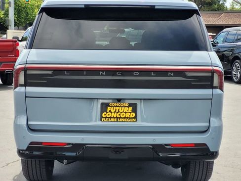 New 2026 Lincoln Navigator L Reserve AWD/4WD image 4