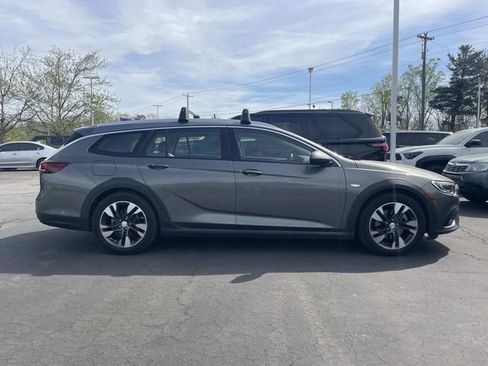 Used 2018 Buick Regal Essence w/ Driver Confidence Package #1 image 5