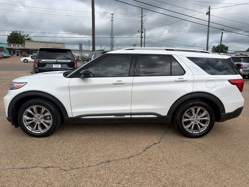 Used 2021 Ford Explorer Limited w/ Equipment Group 301A RWD image 2