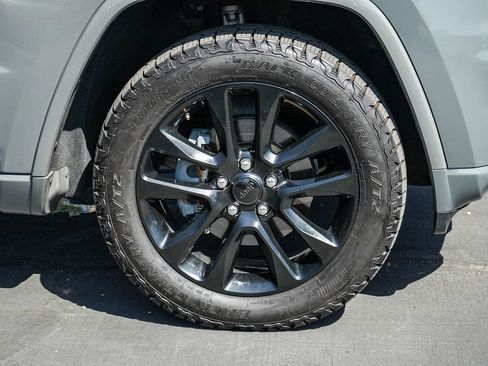 Used 2020 Jeep Grand Cherokee Altitude AWD/4WD image 10