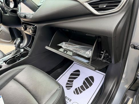 Certified 2022 Buick Encore GX Essence image 29