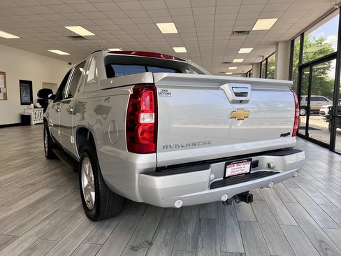 Used 2013 Chevrolet Avalanche LT w/ Texas Edition image 7