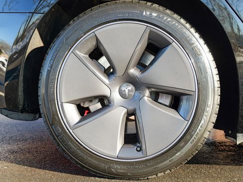 Used 2023 Tesla Model 3 Standard Range image 13