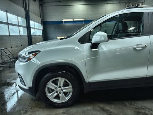 Used 2021 Chevrolet Trax LT AWD/4WD image 18